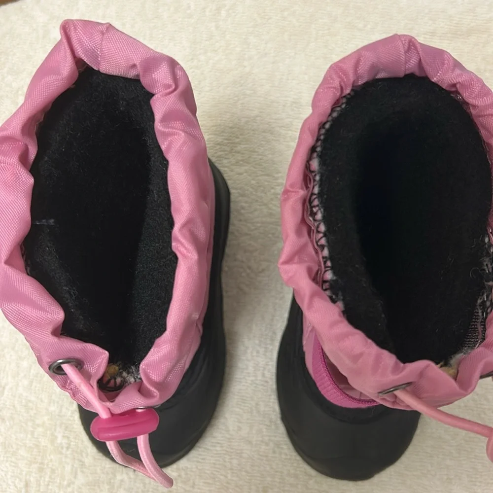 Kamik kids Insulted slip in Winter Snow Rain Boots girls Size 5 pink black